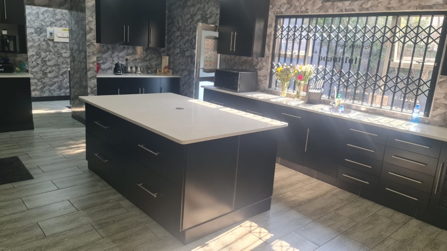 5 Bedroom Property for Sale in Protea Park North West